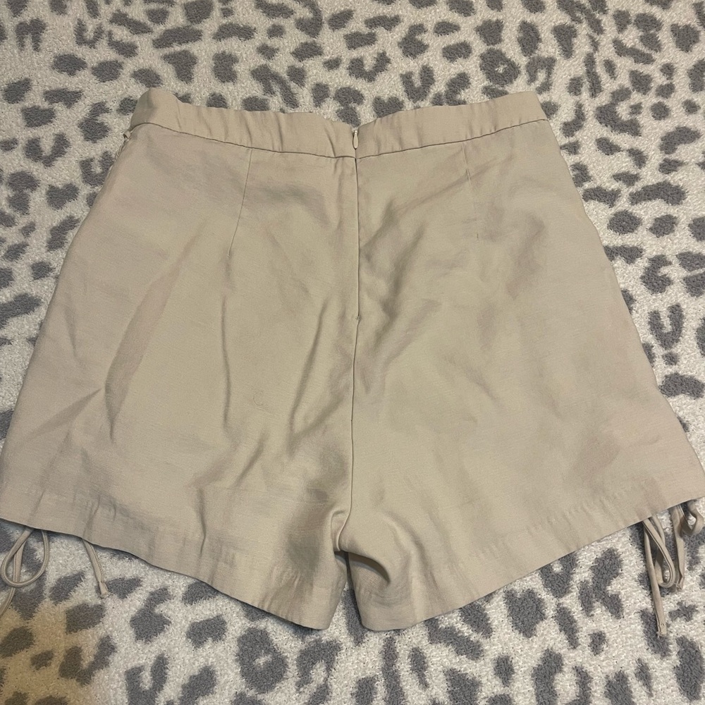 H&M shorts - Picture 3 of 3